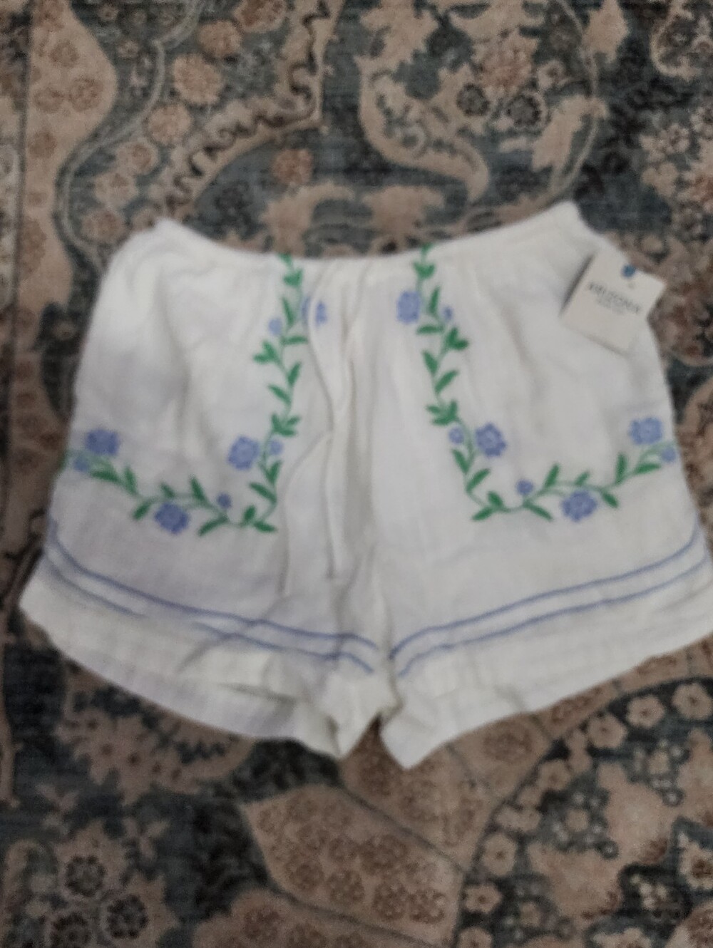 Arizona Jean Company White High Waist Shorts with Blue Floral Embroidery